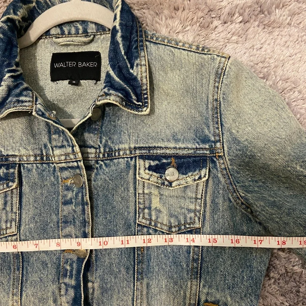 Walter Baker Women's Acid Wash Cropped Button Up Denim Jacket Size Small